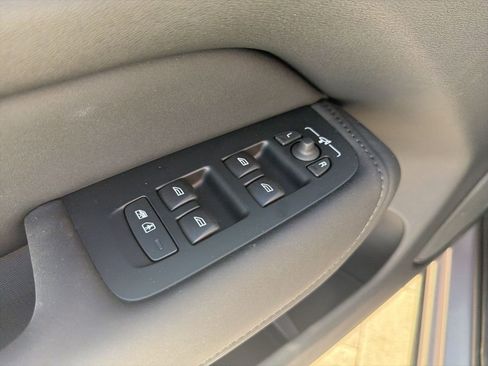 New 2026 Volvo XC60 B5 Plus w/ Protection Package Premier image 28