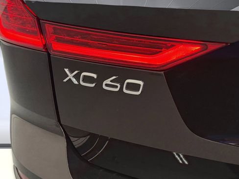 Used 2025 Volvo XC60 B5 Plus image 19