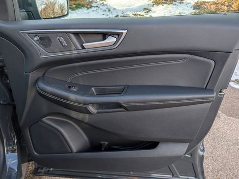 Used 2021 Ford Edge Titanium image 33