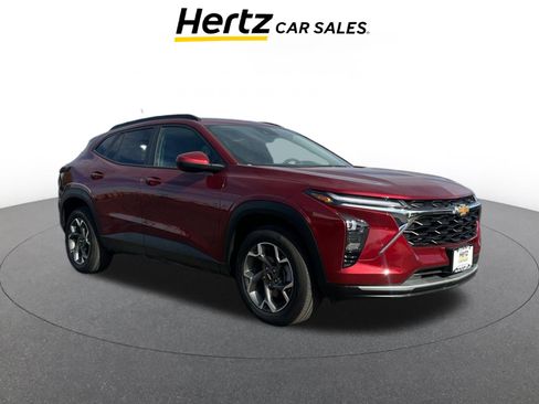 Used 2025 Chevrolet Trax LT image 1