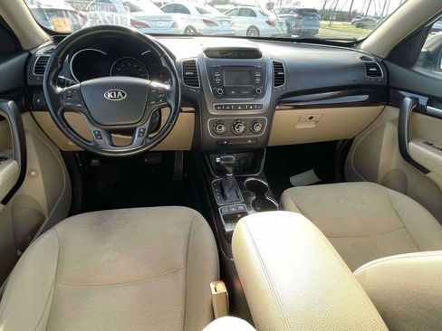 Used 2015 Kia Sorento LX image 7