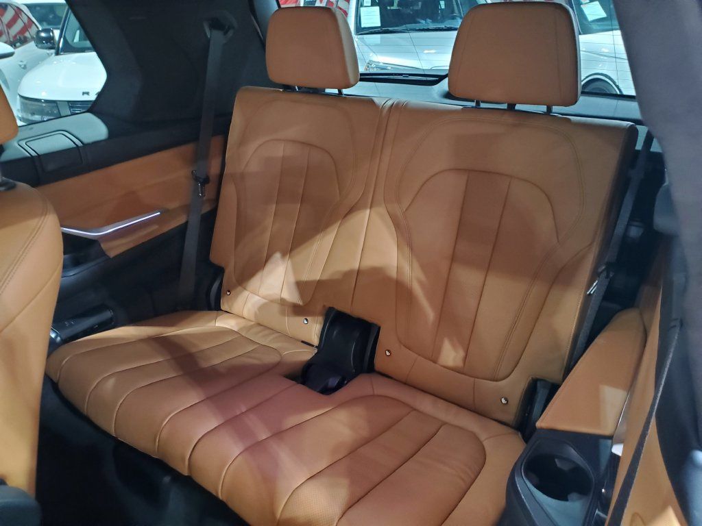 Used 2019 BMW X7 xDrive50i w/ M Sport Package AWD/4WD image 29