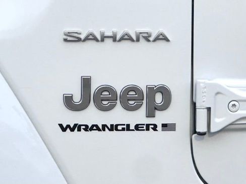 Used 2024 Jeep Wrangler Sahara w/ Technology Group image 7