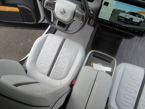 Used 2023 Rivian R1S Launch Edition image 17