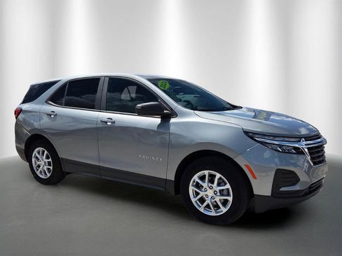 Used 2024 Chevrolet Equinox LS w/ LS Convenience Package FWD image 2
