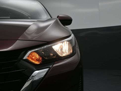 Used 2025 Nissan Sentra SV FWD image 10