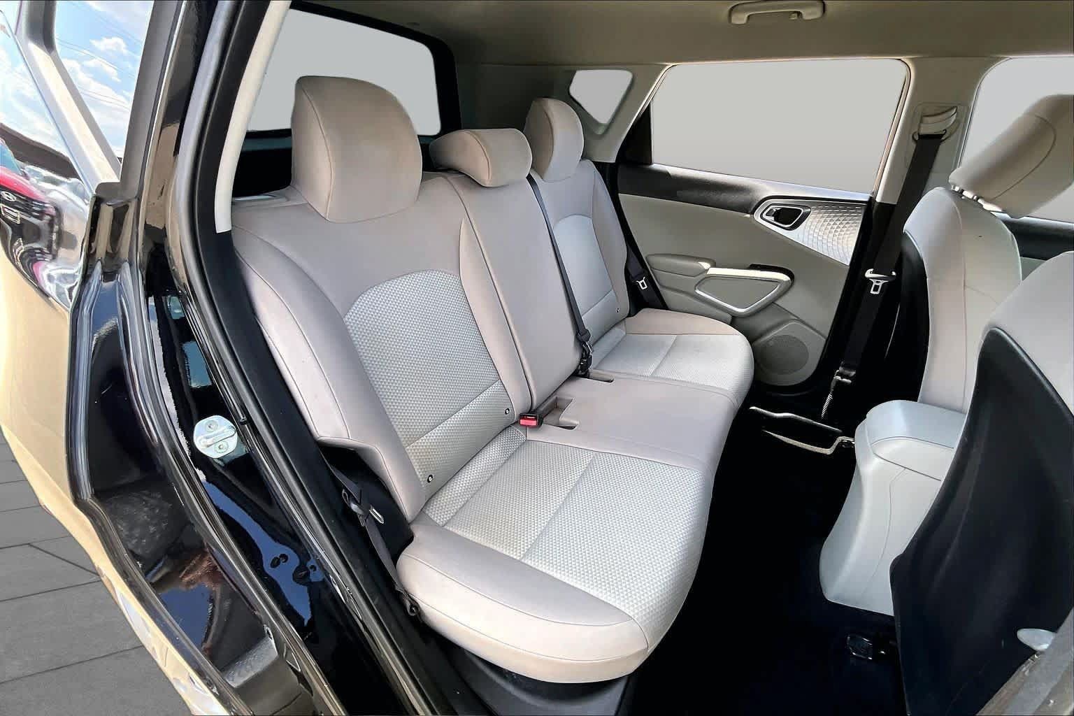 Used 2020 Kia Soul LX FWD image 20