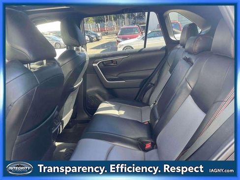 Used 2021 Toyota RAV4 SE image 12