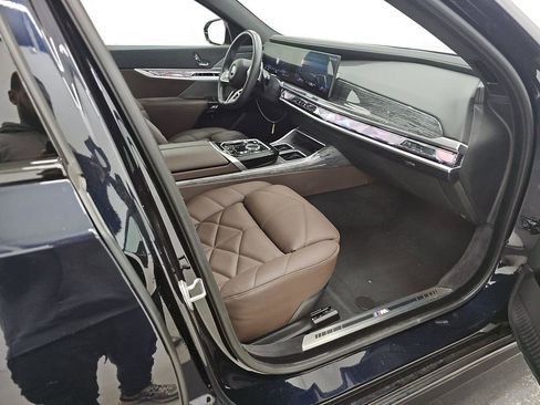 Used 2025 BMW 740i xDrive AWD/4WD image 10