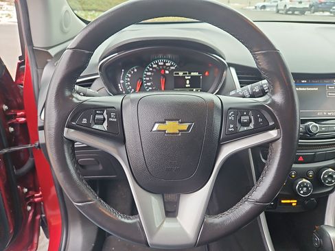 Used 2022 Chevrolet Trax LT w/ Driver Confidence Package image 18