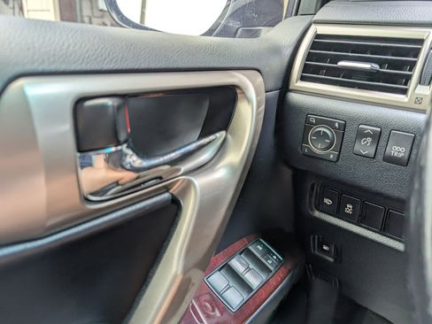 Used 2017 Lexus GX 460 Premium image 18