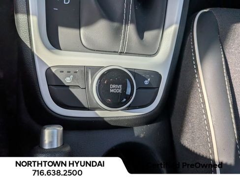 Used 2025 Hyundai Venue Limited FWD image 17