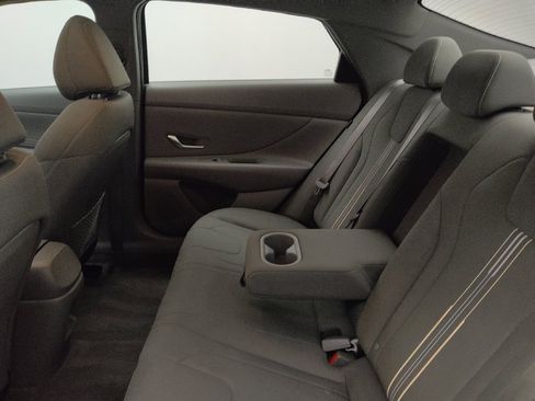 Used 2025 Hyundai Elantra SEL FWD image 18
