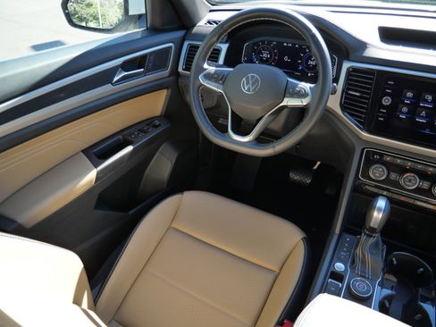 Certified 2022 Volkswagen Atlas Cross Sport SE image 9