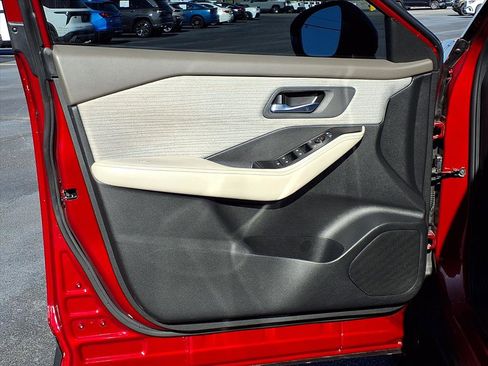 Used 2021 Nissan Rogue SV image 4