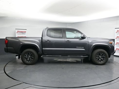 Used 2023 Toyota Tacoma SR5 AWD/4WD image 9