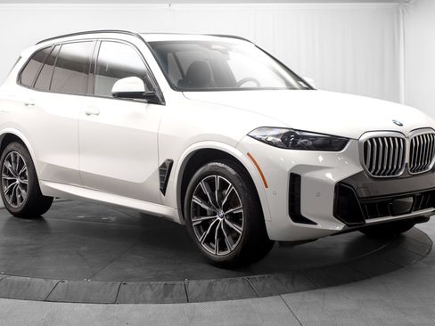 Used 2024 BMW X5 xDrive40i w/ M Sport Package AWD/4WD image 9