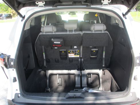 Used 2026 Toyota Sienna XLE FWD image 12