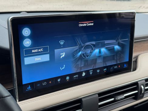 Used 2025 Lincoln Corsair Reserve AWD/4WD image 23
