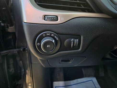 Used 2018 Jeep Cherokee Latitude w/ Altitude Package image 14