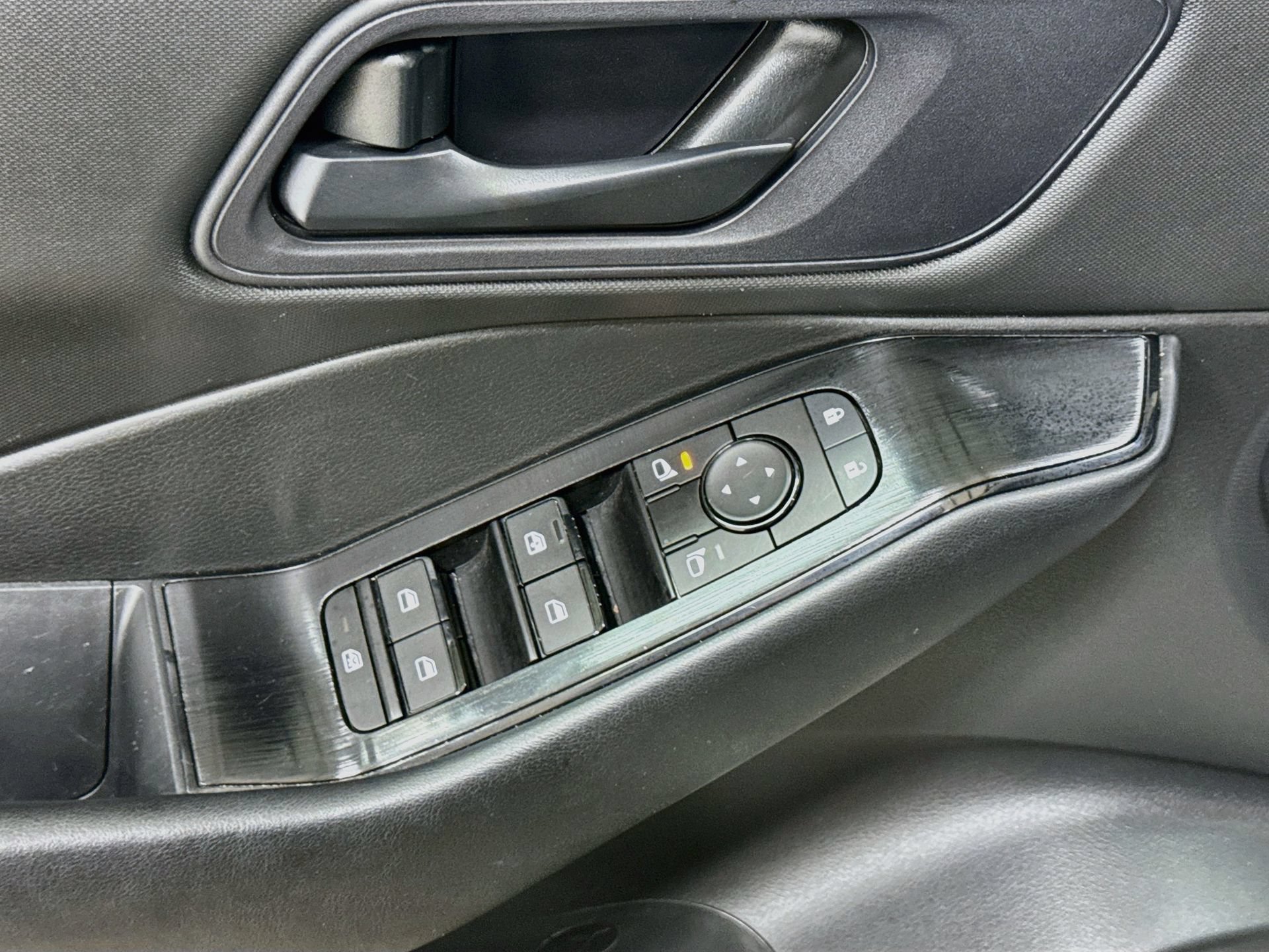 Used 2024 Nissan Rogue S AWD/4WD image 17