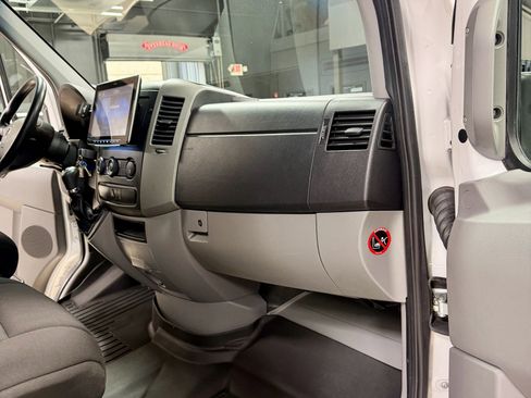 Used 2018 Mercedes-Benz Sprinter 3500 image 27