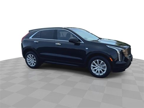 Used 2023 Cadillac XT4 Luxury image 2