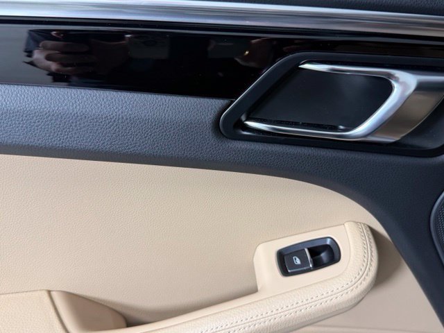 Used 2025 Porsche Macan AWD/4WD image 24