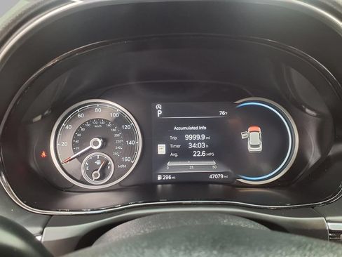 Used 2025 Genesis GV70 2.5T AWD/4WD image 4