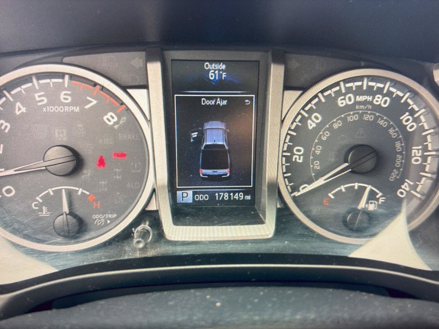 Used 2018 Toyota Tacoma SR5 AWD/4WD image 17