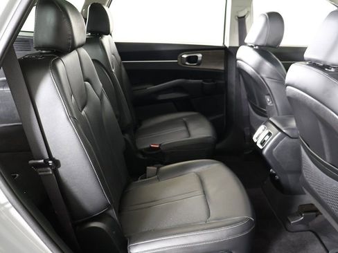 Used 2022 Kia Sorento EX w/ Panoramic Sunroof Package image 36