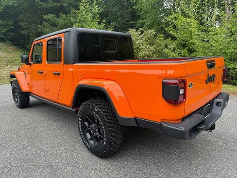 New 2025 Jeep Gladiator Sport image 10