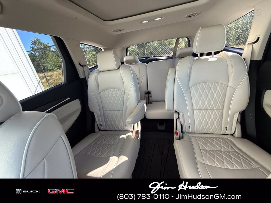 Used 2022 Buick Enclave Avenir w/ Avenir Technology Package FWD image 5
