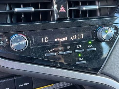 Used 2021 Toyota Camry XLE image 19