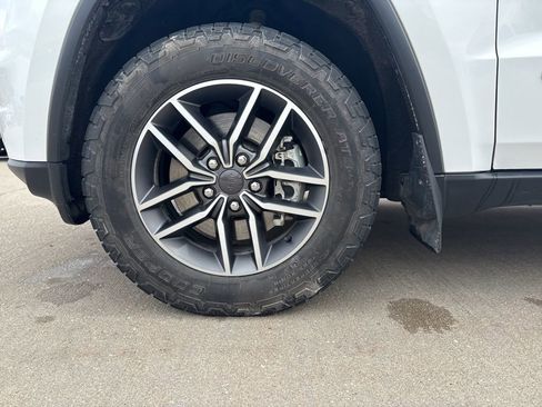 Used 2022 Jeep Grand Cherokee Limited image 43