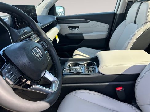 New 2026 Honda Pilot Touring image 9