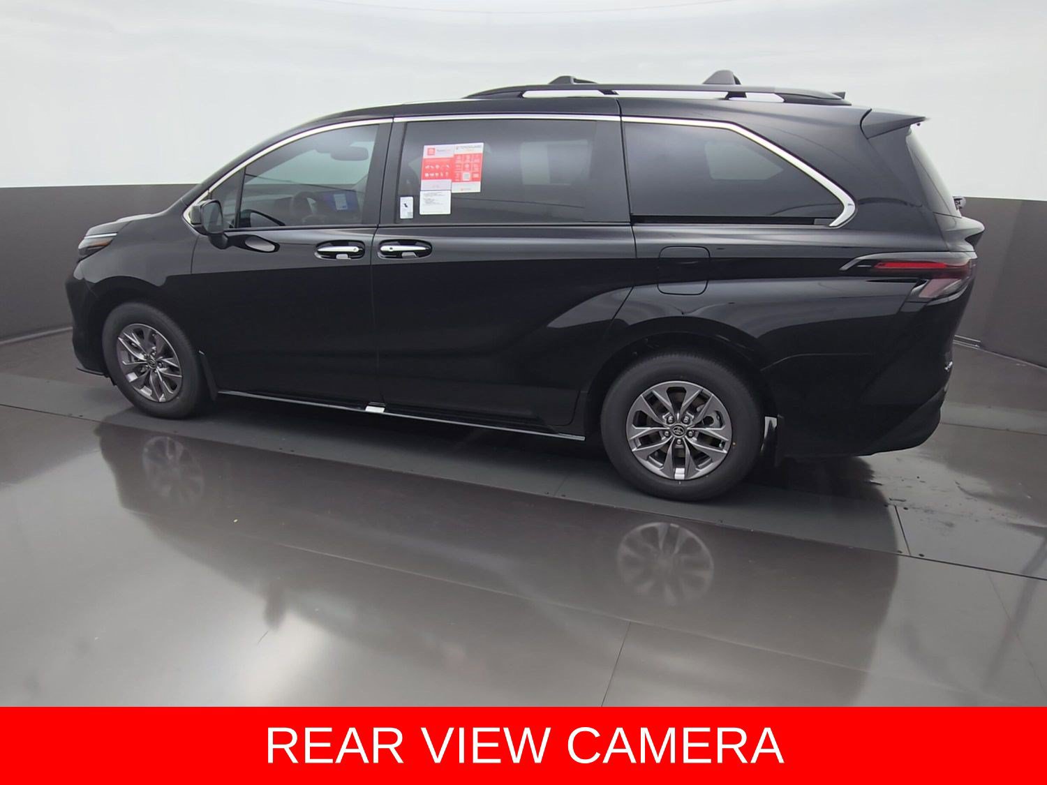 New 2026 Toyota Sienna XLE FWD image 6