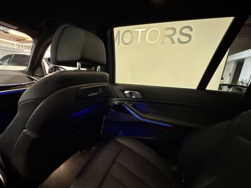 Used 2022 BMW X7 M50i AWD/4WD image 17