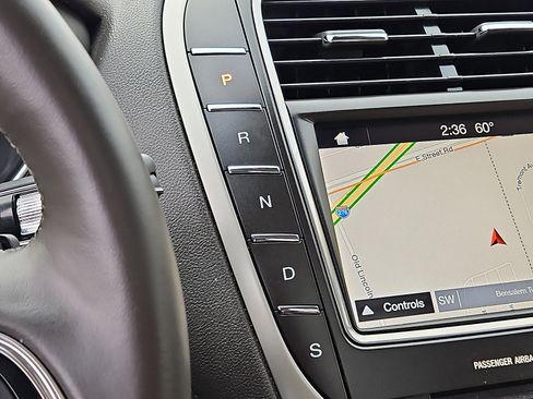 Used 2019 Lincoln Nautilus Select image 15