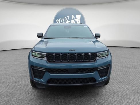 New 2026 Jeep Grand Cherokee L Limited w/ Limited Altitude Package AWD/4WD image 9