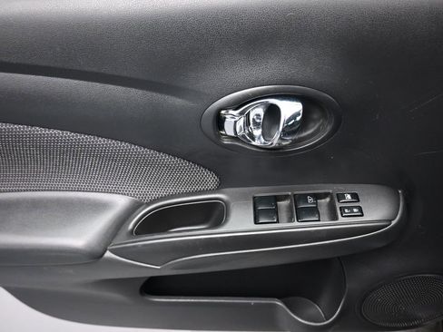 Used 2015 Nissan Versa SV image 10