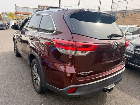 Used 2019 Toyota Highlander XLE image 7