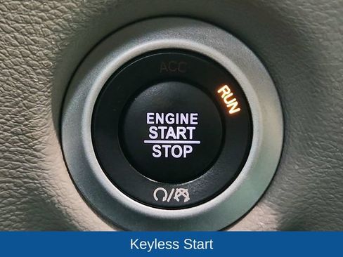 Used 2022 Chrysler Pacifica Touring-L FWD image 19