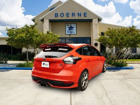 Used 2016 Ford Focus ST image 5