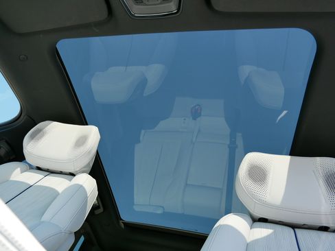 Used 2025 Cadillac Lyriq Luxury image 35