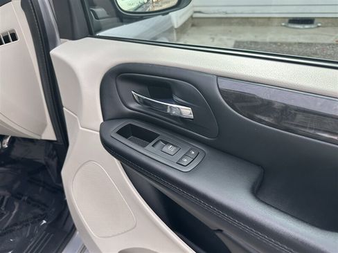 Used 2016 Dodge Grand Caravan SE w/ Quick Order Package 29E SE FWD image 38