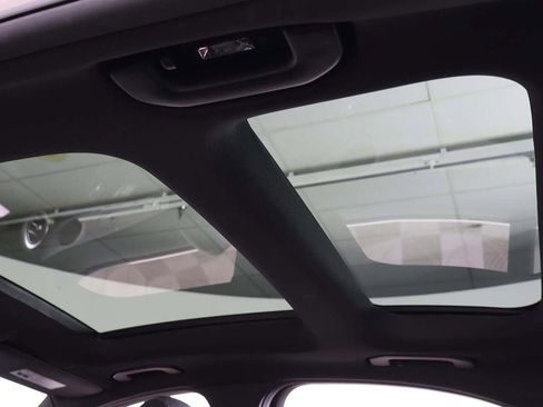 Used 2019 Mercedes-Benz C 300 4MATIC Sedan image 22