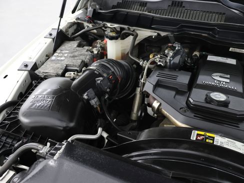 Used 2018 RAM 3500 Laramie image 19