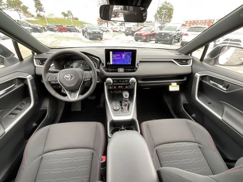 New 2025 Toyota RAV4 SE image 7