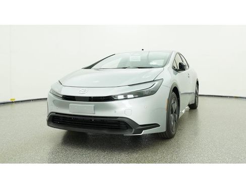 New 2026 Toyota Prius LE FWD image 32